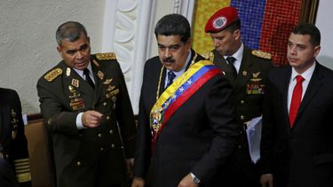 Guaidó se declara presidente; Maduro rompe con EEUU