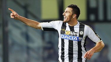 americateve | El jugador de Udinese, Thomas Heurtaux, festeja un gol contra Livorno en un partido por la Serie A el s&aacute;bado, 21 de diciembre de 2013, en Leghorn, Italia. (AP Photo/Francesco Speranza )