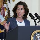 La secretaria der comercio de EEUU Gina Raimondo en la Casa Blanca en Washington el 26 de junio de 2023. (Foto AP /Evan Vucci)