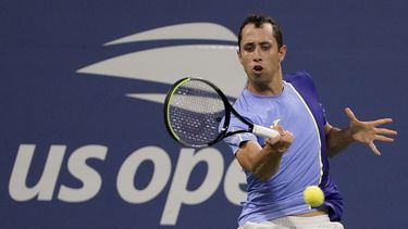 Galán fulmina a Tsitsipas en la 1ra ronda del US Open