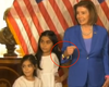 ¿La empujó? Acusan a Nancy Pelosi de empujar a un niña, hija de una congresista republicana