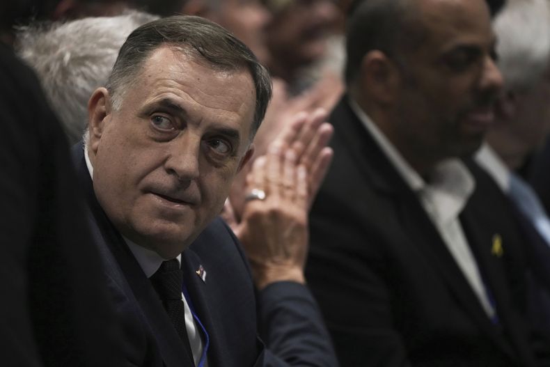 El presidente serbobosnio Milorad Dodik en la conferencia para combatir el antisemitismo en Jerusalén el 27 de marzo del 2025. (AP foto/Leo Correa)