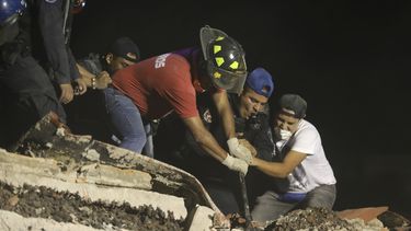 mexico aun lucha para rescatar sobrevivientes tras sismo