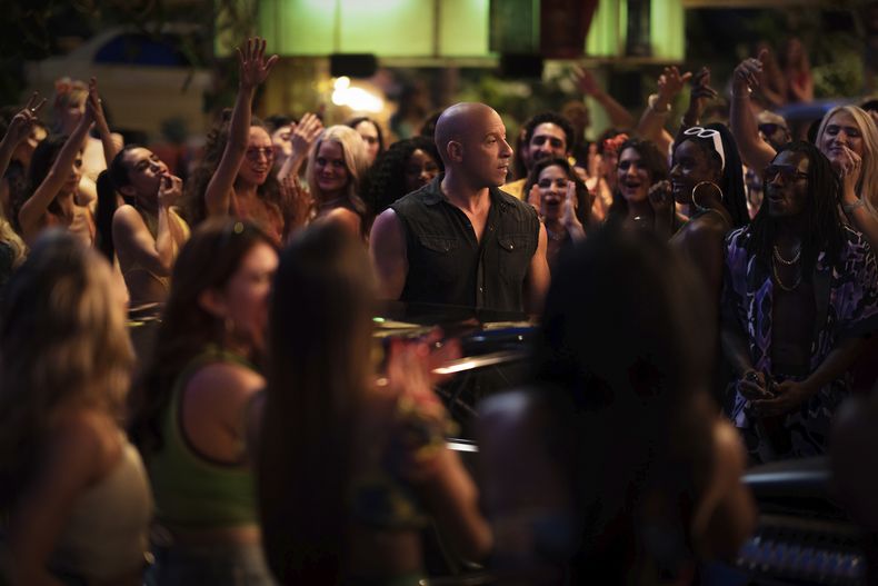 En esta imagen proporcionada por Universal Pictures, Vin Diesel, centro, en una escena de Fast X. (Peter Mountain/Universal Pictures vía AP)