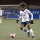 ARCHIVO - La delantera estadounidense Catarina Macario hace una gambeta en un partido de la Copa She Believes ante Islandia , el 23 de febrero de 2022, en Firsco, Texas (AP Foto/Jeffrey McWhorter, archivo)