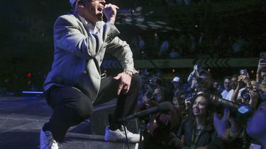 ARCHIVO - El rapero Macklemore se presenta en el Foro Moody como parte del Festival Musical South by Southwest, el viernes 17 de marzo de 2023, en Austin, Texas. (Foto de Jack Plunkett/Invision/AP, archivo)