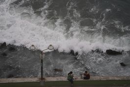 Huracán Orlene se cierne sobre la costa pacífica de México