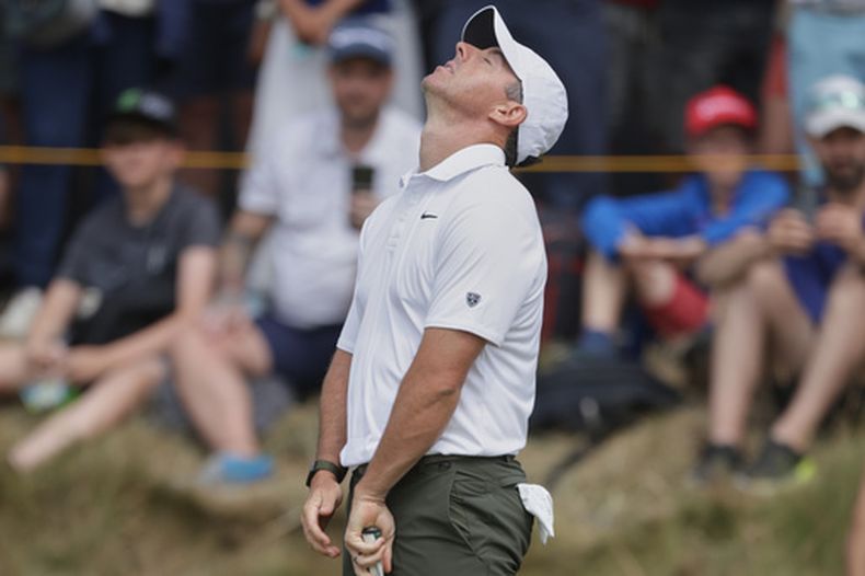 El norirlandes Rory McIlroy reacciona después de fallar un putt en el hoyo 6 durante la tercera ronda del Abierto Británico de Golf, en el campo del club Royal Birkdale, el sábado 18 de julio de 2026, en Southport, Inglaterra. (AP Foto/Peter Morrison)