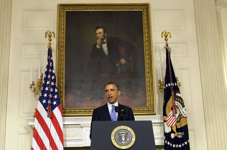 El presidente Barack Obama habla en el Comedor de Estado en la Casa Blanca, el s&aacute;bado 23 de noviembre de 2013, en Washington. Estados Unidos e Ir&aacute;n sostuvieron conversaciones secretas directas el a&ntilde;o pasado, se enter&oacute; The Assoc