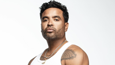 zion deleita a todos sus fanaticos con nuevas fotos desde dubai