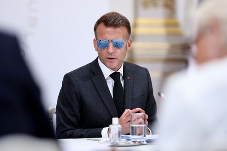 El presidente francés Emmanuel Macron en el Palacio de los Elíseos en París, el 2 de julio del 2026. (Simon Wohlfahrt/Pool Photo via AP)