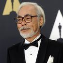 ARCHIVO - Hayao Miyazaki llega a la 6a entrega anual de los Premios de los Gobernadores en Los Ángeles en una fotografía del 8 de noviembre de 2014. Miyazaki ganó su segundo Oscar por El niño y la garza el 10 de marzo de 2024. (Foto Chris Pizzello/Invision/AP, archivo)