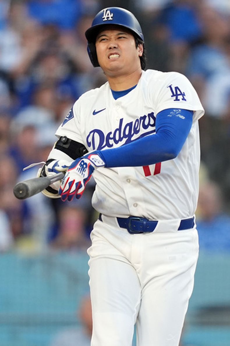 El japonés Shohei Ohtani, de los Dodgers de Los Ángeles, hace una mueca luego de conectar un foul ante los Marineros de Seattle, el miércoles 29 de julio de 2026 (AP Foto/Scott Strazzante)