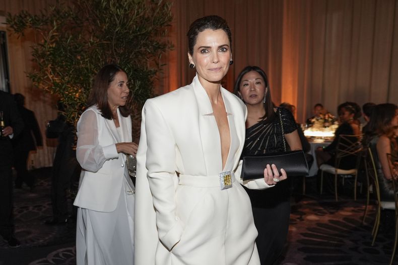 Keri Russell llega a la 82ª edición de los Globos de Oro el domingo 5 de enero de 2025 en el Beverly Hilton de Beverly Hills, California. (Foto AP/Chris Pizzello)