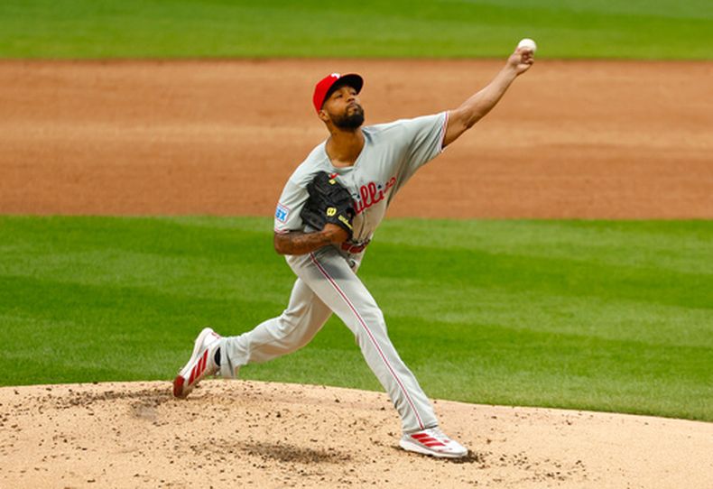 El dominicano de los Filis de Filadelfia Cristopher Sánchez lanza en la segunda entrada ante los Mets de Nueva York el domingo 20 de septiembre del 2026. (AP Foto/Noah K. Murray)