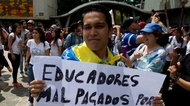Profesores universitarios se van de Venezuela