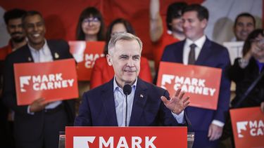 Mark Carney, candidato a encabezar el Partido Liberal de Canadá, habla ante sus simpatizantes el martes 4 de marzo de 2025, en Calgary, provincia de Alberta. (Jeff McIntosh/The Canadian Press vía AP)