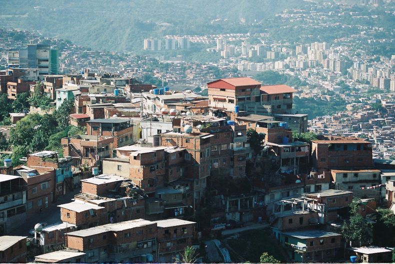 La capital de venezuela es la cuarta ciudad del mundo, y la única de todo el continente americano, en experimentar una caída abismal en su calidad de vida en los últimos cinco años.