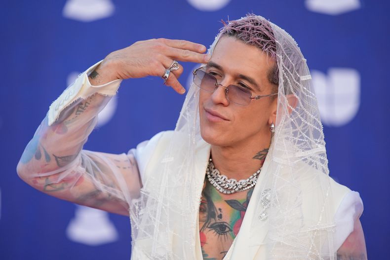 Lenny Tavarez llega a los Latin Grammy 2025 el jueves 13 de noviembre de 2025 en el MGM Grand de Las Vegas. (Foto AP/John Locher)