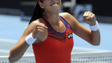 americateve | La espa&ntilde;ola Garbi&ntilde;e Muguruza festeja su victoria ante la checa Klara Zakopalova en la final del torneo de Hobart el s&aacute;bado 11 de enero de 2013. Muguruza gan&oacute; 6-4, 6-0. (AP Foto/Chris Crerar)