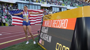McLaughlin pulveriza récord mundial de 400 con vallas