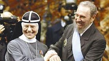 americateve | La Orden de Santa Brígida, que preside la religiosa italiana Tekla Famiglietti, condecoró al dictador en 2003.