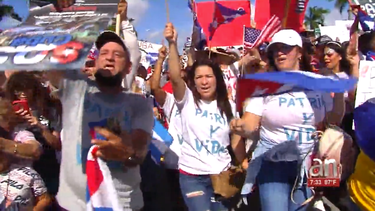 hialeah: cientos de cubanos marchan por la libertad de cuba