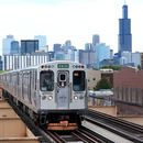 Un tren llega a la nueva estación en Damen, Chicago, el 12 de agosto de 2024. (AP Foto/Charles Rex Arbogast, Archivo)
