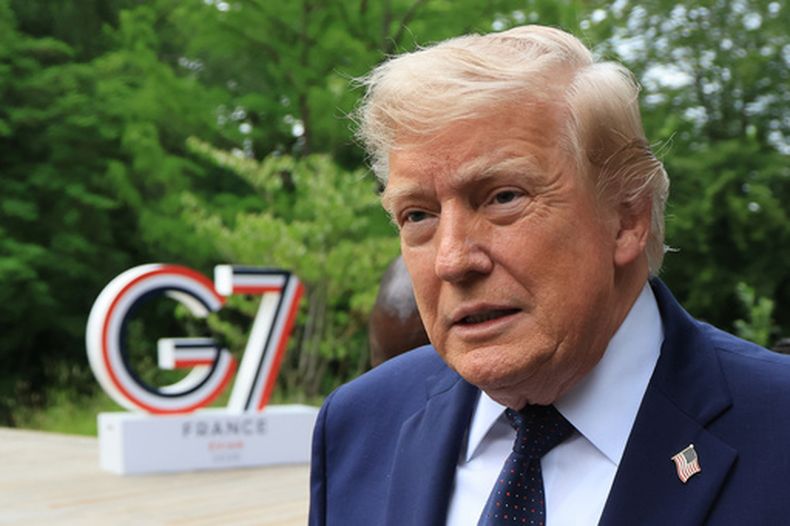 El presidente de Estados Unidos, Donald Trump, llega a un concierto antes de una cena de gala durante la cumbre del G7 en Evian-les-Bains, Francia, el martes 16 de junio de 2026. (Ludovic MARIN/Pool Foto via AP)