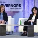 ARCHIVO - Las juezas de la Corte Suprema, Amy Coney Barrett, izquierda, y Sonia Sotomayor conversan con el juez de apelaciones retirado Thomas Griffith, fuera de la imagen, durante una reunión de la Asociación Nacional de Gobernadores, 22 de febrero de 2024, en Washington. (AP Foto/Mark Schiefelbein, File)