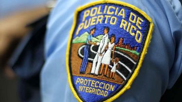 un hombre lanza a su pareja por un puente en san german