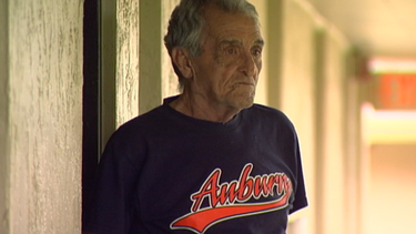 anciano de hialeah fue golpeado luego de que un sujeto allano su vivienda