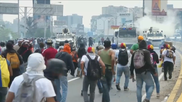 venezolanos indignados ante los nuevos asesinatos de opositores en manos de la policia y la guardia nacional