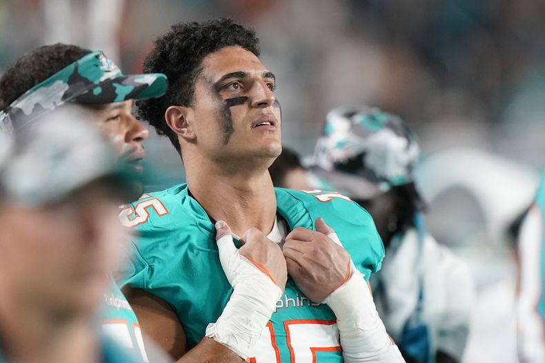 DEP-NFL DOLPHINS-FLOWERS