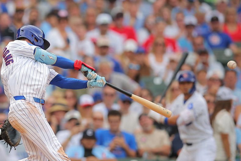 El jugador de los Cachorros de Chicago, Pete Crow-Armstrong, conecta un cuadrangular de tres carreras durante la séptima entrada de un partido de béisbol contra los Rojos de Cincinnati, el sábado 29 de agosto de 2026, en Chicago. (Foto AP/Melissa Tamez)