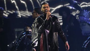ARCHIVO - Jay Wheeler interpreta Pin Pin en la 22a entrega anual del Latin Grammy el 18 de noviembre de 2021 en la Arena MGM Grand Garden en Las Vegas. Wheeler lanzó su álbum Música buena para días malos el 25 de abril de 2024. (Foto AP/Chris Pizzello, archivo)