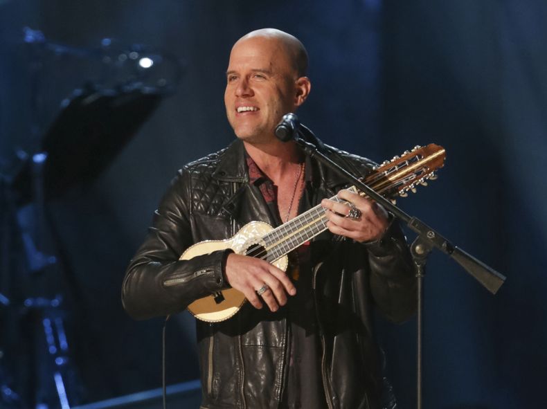 ARCHIVO - El cantautor peruano Gian Marco toca en el concierto de los Premios Gershwin de la Biblioteca del Congreso estadounidense en Washington el 13 de marzo del 2019. Gian Marco tiene como invitados a Rubén Blades y Silvio Rodríguez en su álbum “Aún me sigo encontrando”. (Foto por Brent N. Clarke/Invision/AP, archivo)