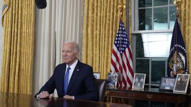 El presidente Joe Biden hace una pausa mientras concluye su pronunciamiento desde el Despacho Oval de la Casa Blanca en Washington, el miércoles 24 de julio de 2024, sobre su decisión de abandonar la candidatura demócrata a la reelección presidencial. (Foto AP/Evan Vucci, Pool)