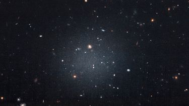 Astrónomos perplejos por falta de materia oscura en galaxia