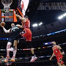 Bucks doblegan a Bulls y aseguran título divisional