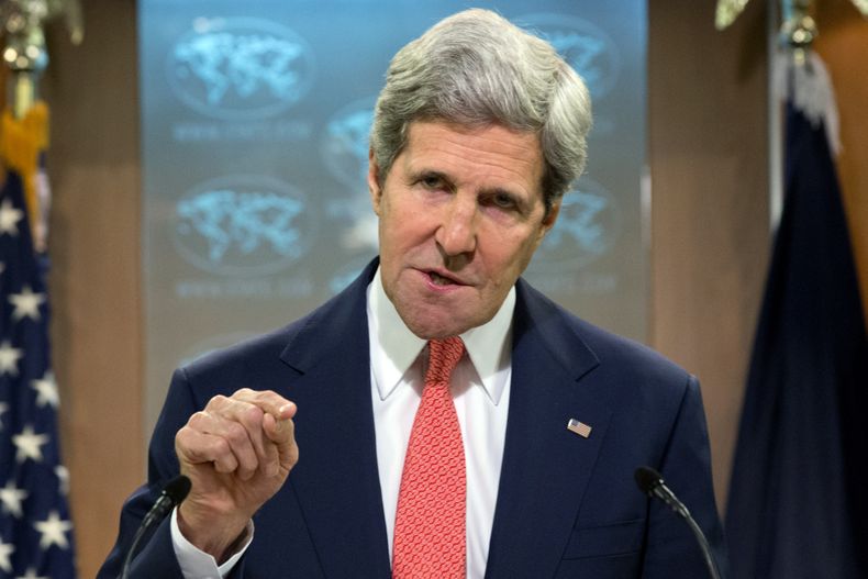 El secretario de Estado John Kerry habla sobre la situaci&oacute;n entre Ucrania y Rusia desde el Departamento de Estado en Washington, el jueves 24 de abril de 2014. Frente a los reporteros, Kerry dijo que la suspensi&oacute;n de las negociaciones de paz