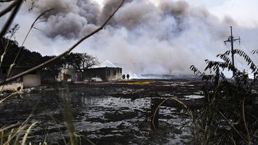 imagenes desoladoras de incendio en base de crudo cubana