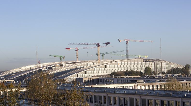 Vista de la construcci&oacute;n de la nueva sede de la OTAN en Bruselas el 13 de noviembre del 2013 (AP Foto/Virginia Mayo, Pool)