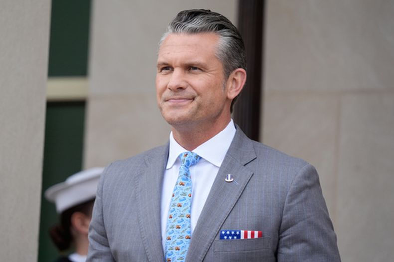 El secretario de Defensa estadounidense Pete Hegseth en el Pentágono en Washington, el 15 de octubre del 2026. (AP foto/Manuel Balce Ceneta)