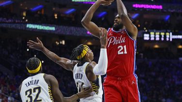 Embiid pelea por MVP y título anotador en triunfo de 76ers