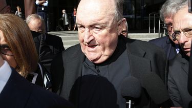 Australia: arresto domiciliario para cura que tapó abusos
