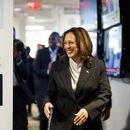 La vicepresidenta Kamala Harris llega a las oficinas de su equipo de campaña en Wilmington, Delaware, el lunes 22 de julio de 2024. (Erin Schaff/The New York Times vía AP, Pool)