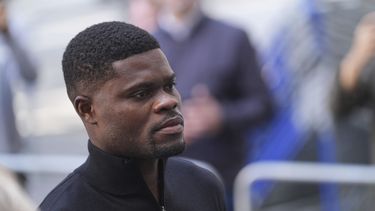 Thomas Partey, ex jugador de Arsenal, llega al tribunal de Westminster de Londres, donde se le acusa de cinco cargos de violación y otro de agresión sexual, el martes 5 de agosto de 2025. (Yui Mok/PA vía AP)