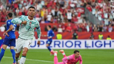 Cristiano Ronaldo, de Portugal, festeja tras convertir un penal ante Croacia, el jueves 2 de julio de 2026, en un duelo de dieciseisavos de final de la Copa del Mundo en Toronto (AP Foto/Stephanie Scarbrough)