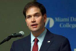 El senador republicano por Florida, Marco Rubio, presenta su libro American Dreams: Restoring Economic Opportunity for Everyone, el viernes en el Wolfson Campus del Miami Dade College. PEDRO PORTAL EL NUEVO HERALD Read more here: http://www.elnuev